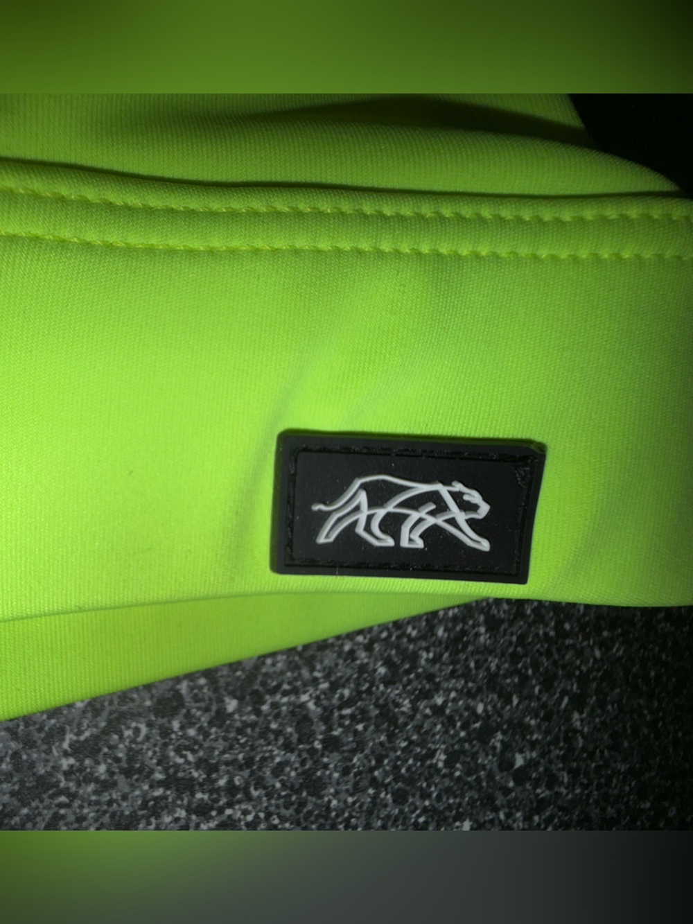 Tiger Friday NWT!! Neon Green V-Neck Cross Bea Top Size Adult Large - Picture 3 of 6